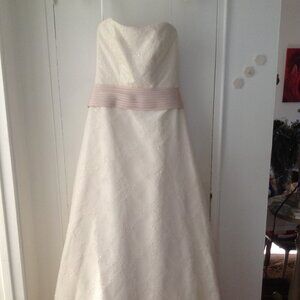 Casablanca Wedding Dress (street size 6, label size 10)